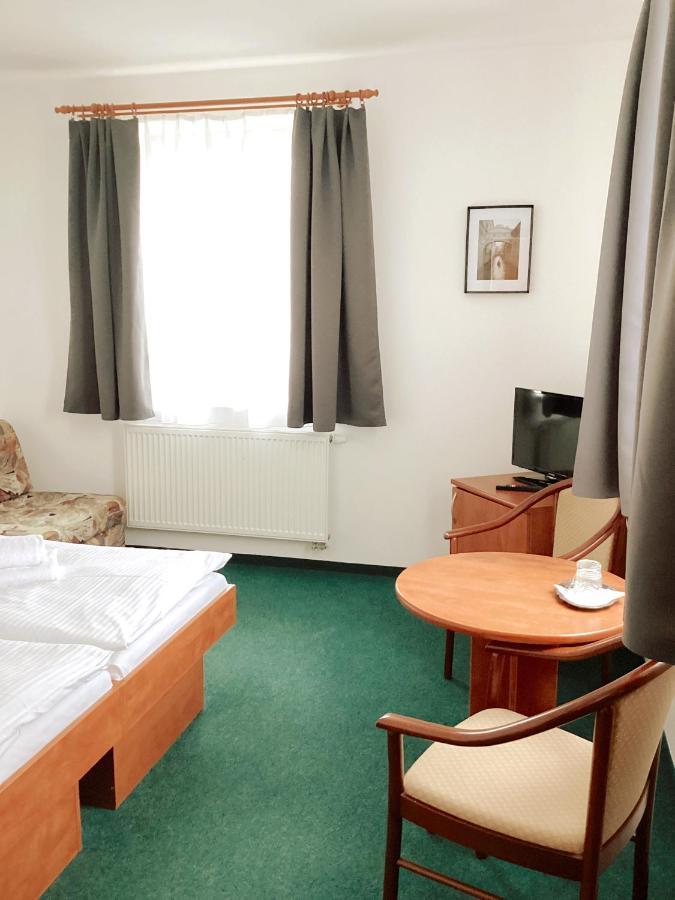 Hotel Karolina Karlsbad Exteriör bild