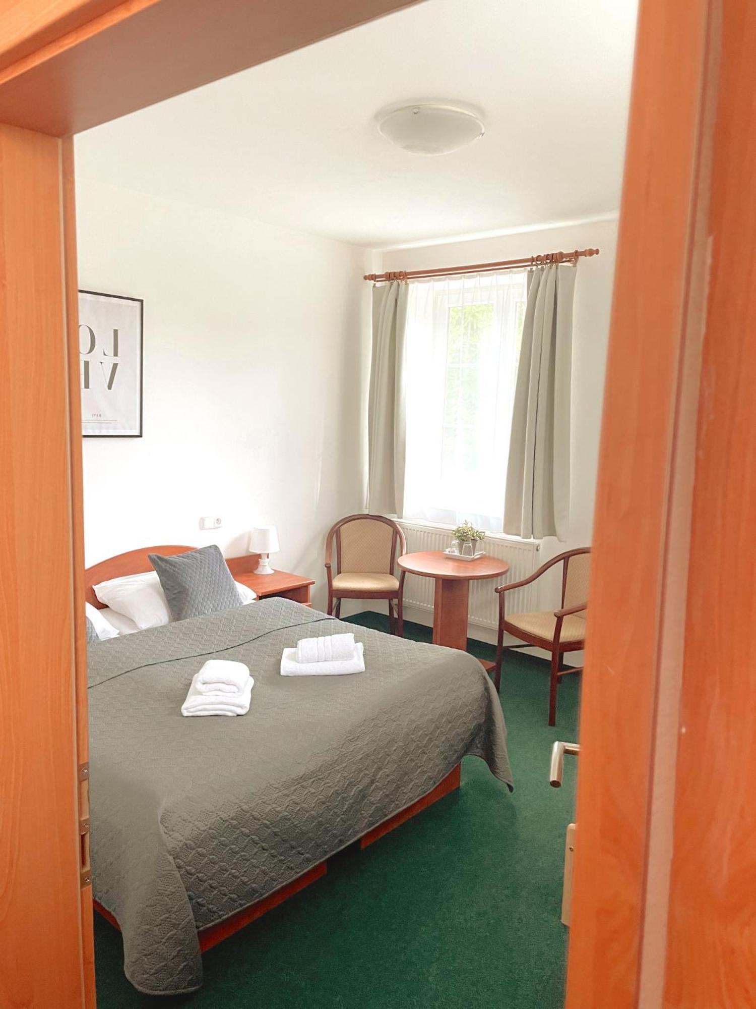 Hotel Karolina Karlsbad Exteriör bild